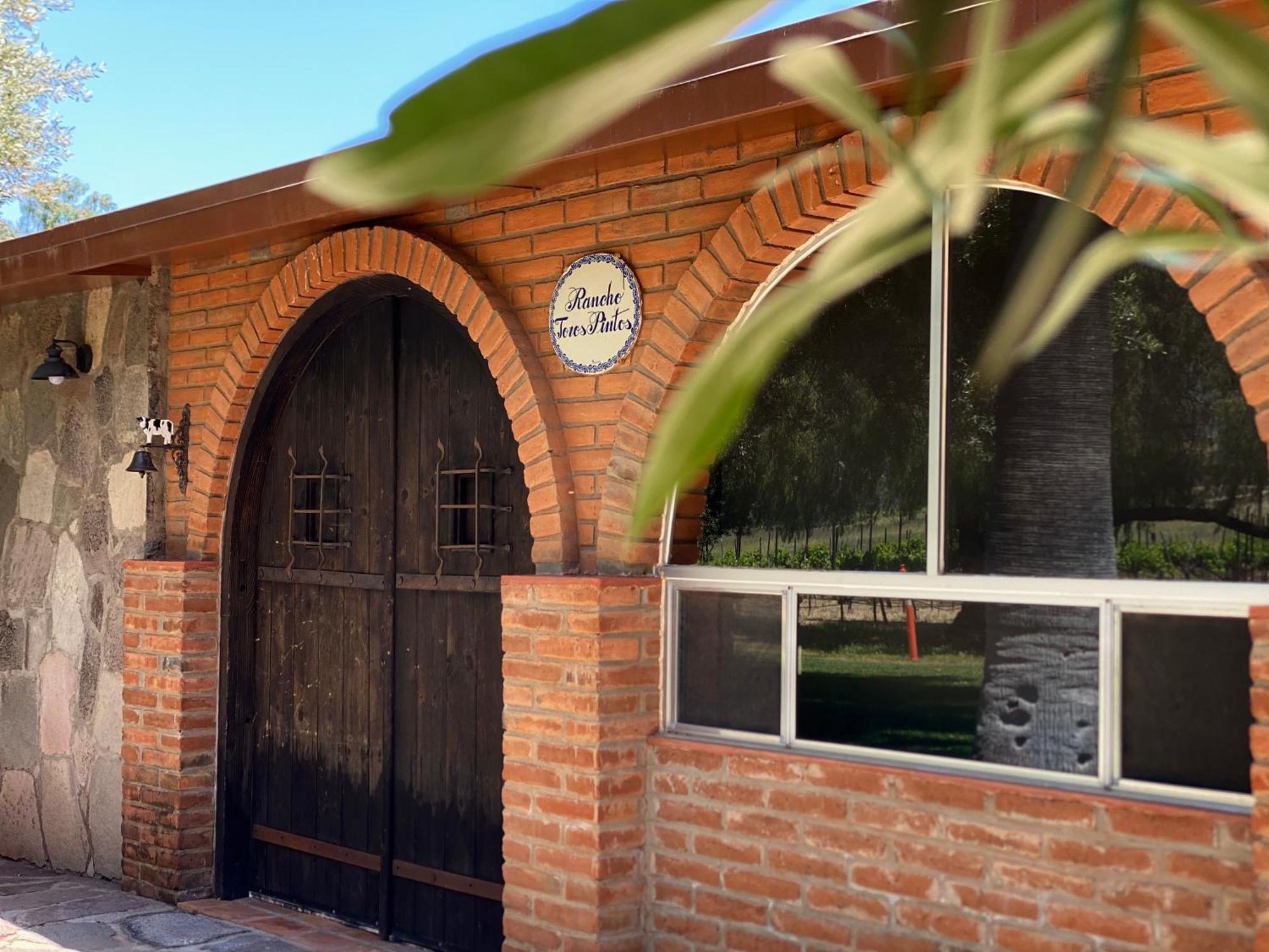 فيلا Rancho Toros Pintos فالي دي جوادالوبي المظهر الخارجي الصورة